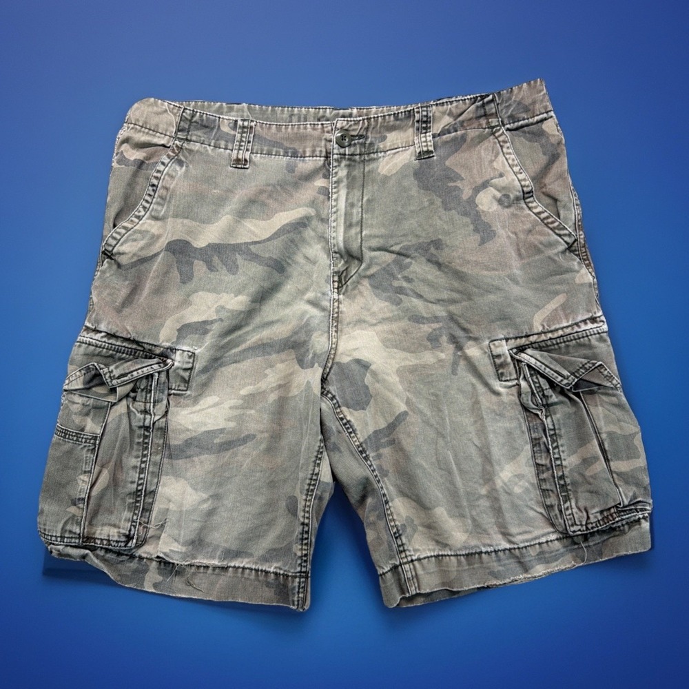 VTG Y2K Camo Cargo Shorts Faded Distressed Mens 36 Green Army Old Navy 38x9